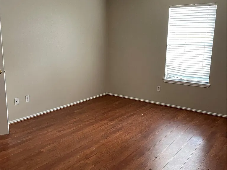 9311 Parkmore Dr — Photo 4