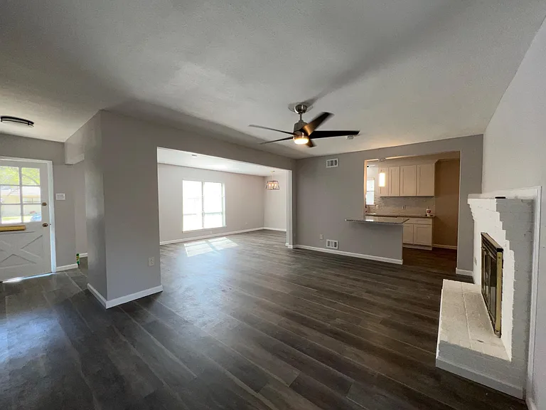718 Westover Dr — Photo 2