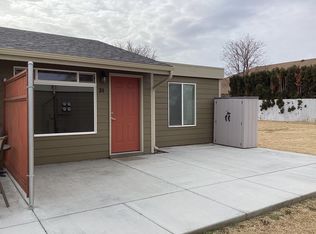 690 SW 9th St #E31, Hermiston, OR 97838