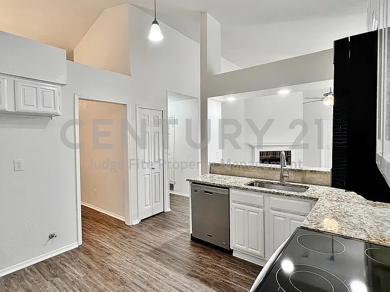 1028 Whitewater Trl — Photo 6