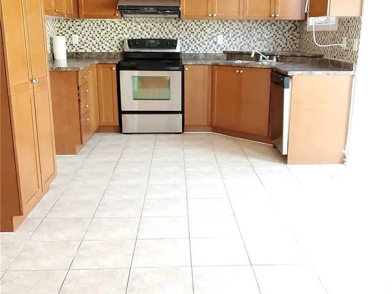 267 Hammersly Blvd — Photo 2