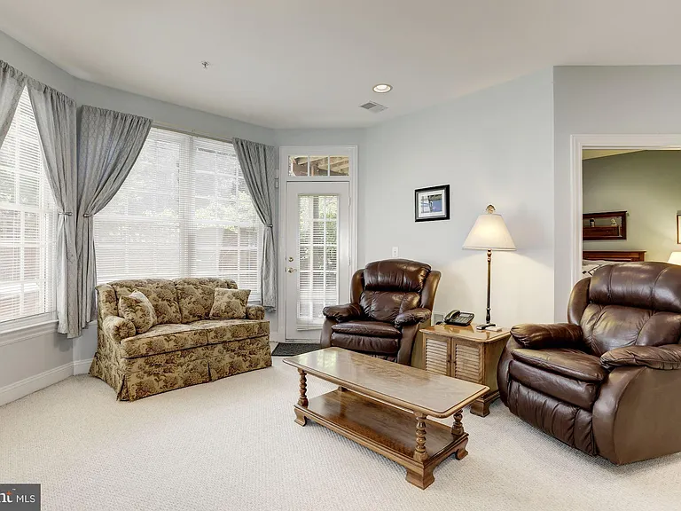 5237 Bessley Pl — Photo 4