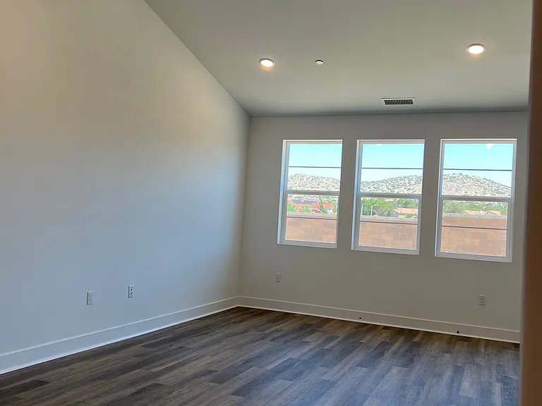 1840 Vincent Dr — Photo 33