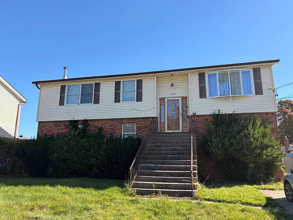 Pinebrook Ct