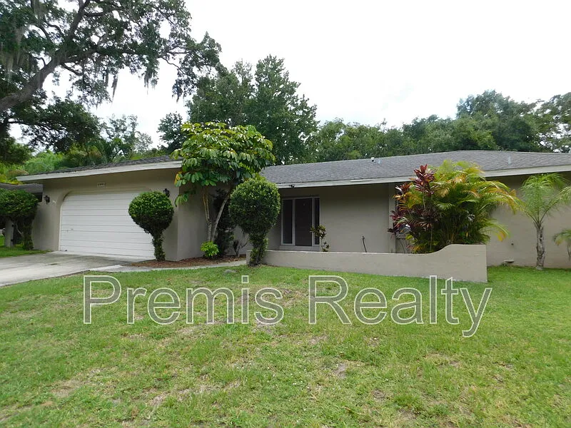 1840 Oak Forest Dr W