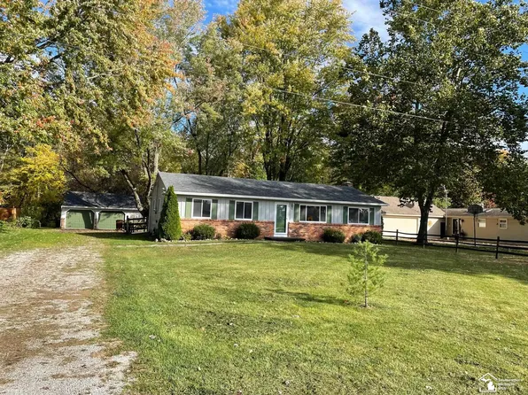 2562 Consear Rd, Lambertville, MI 48144