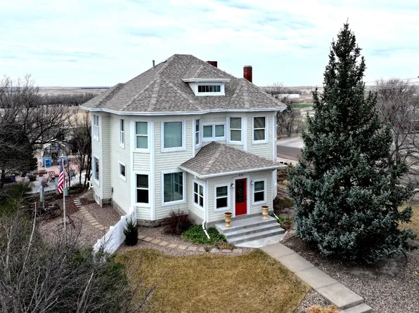 419 4th Ave W, Benkelman, NE 69021