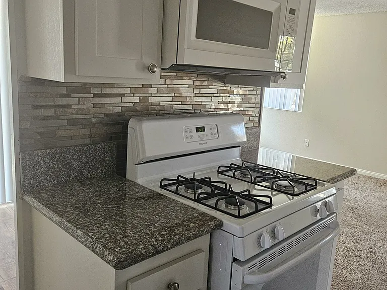 Bright & Wardman Apartments — Photo 10