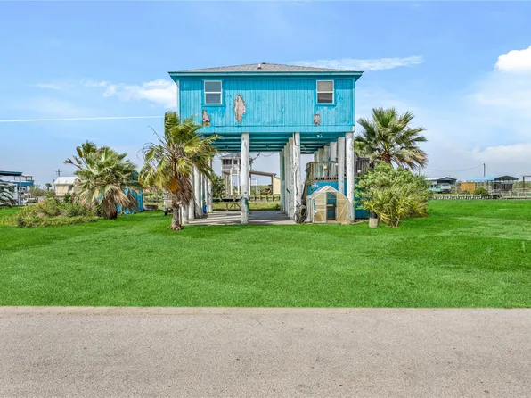 1495 Mabry St, Gilchrist, TX 77617