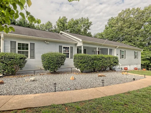 225 Eagle Dr, Blairsville, GA 30512