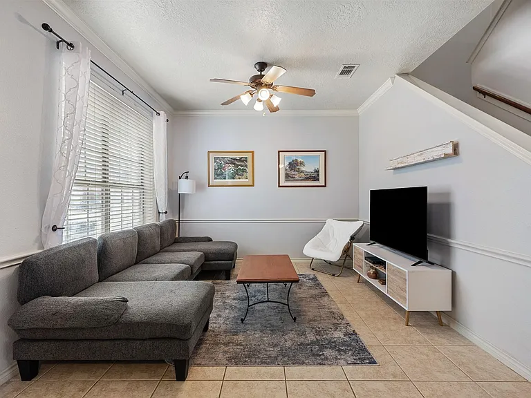 400 Forest Dr — Photo 3
