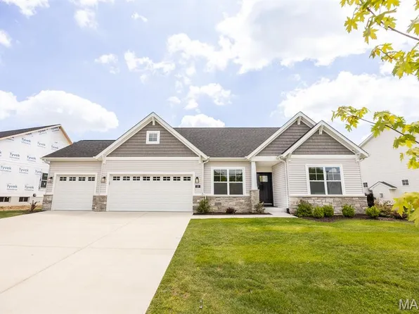 125 Chickasaw Ln, O'Fallon, IL 62269