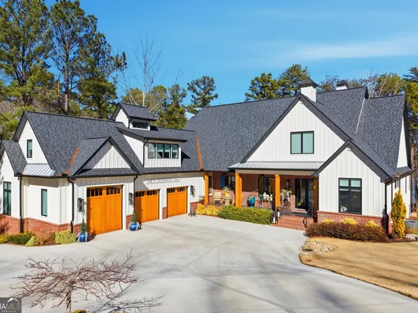 1198 N Edgewater Trl, Toccoa, GA 30577