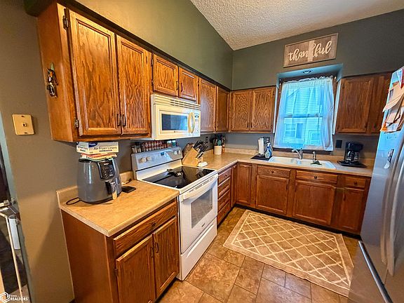 3rd image of 419 3rd St SE