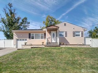 17 Thelma Ct, Colonia, NJ 07067