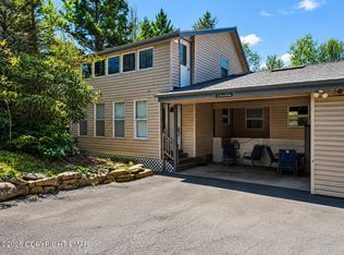 1330 Hilltop Dr, Long Pond, PA 18334