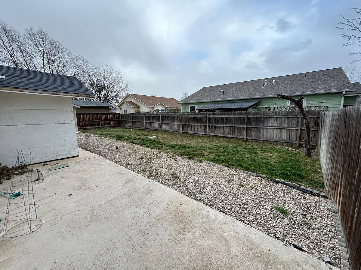 Building Photo - 11149 W Abram Dr