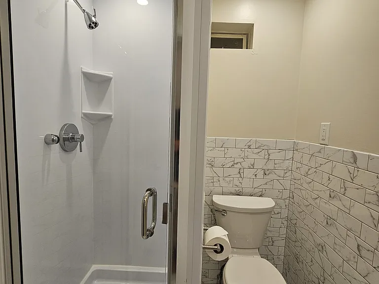 2525 E Madison St — Photo 18