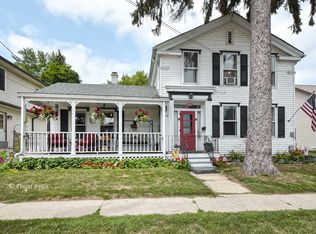 1409 N Riverside Dr, McHenry, IL 60050