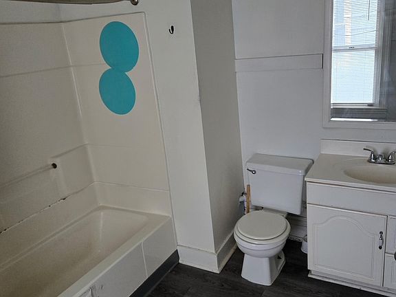 3rd image of 328 W 21st St APT 2