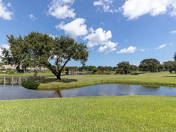 4th image of 271 Johns Island Dr
