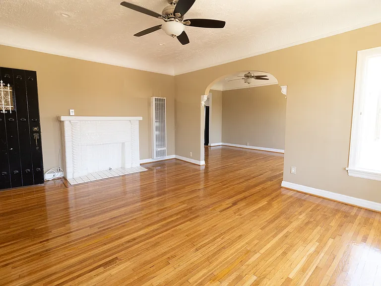 1105 S Cloverdale Ave #5 — Photo 5