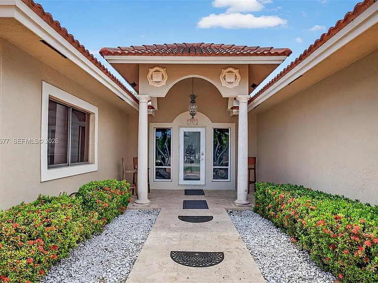 317 S Riverside Dr — Photo 23