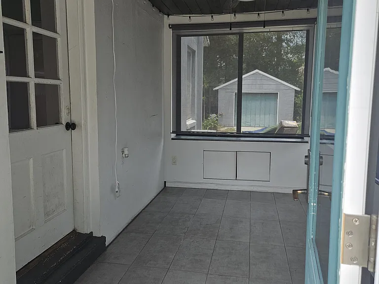 1003 W Berry Ave — Photo 3