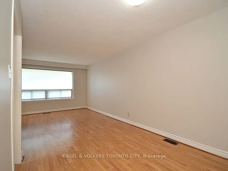 158 Cherrywood Dr #UPPER — Photo 12
