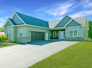 16 Lynaugh Rd, Victor, NY 14564