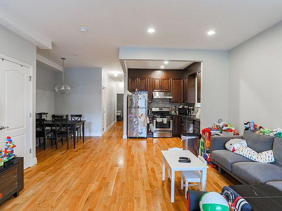 2nd image of 102 Bay 31 St #2A
