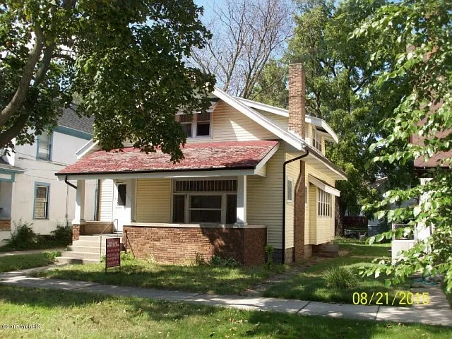 1157 Alexander St SE photo 1