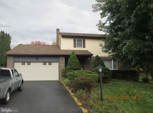 17 Thornbury Rd, Reading, PA 19606