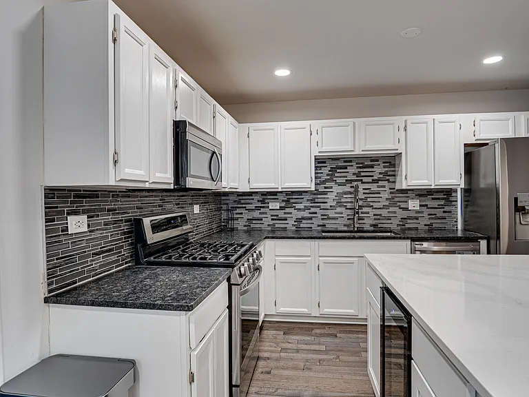 1633 Hilton Head Dr — Photo 8