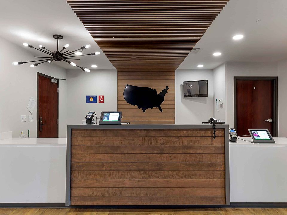 Lobby and Guest Check-in