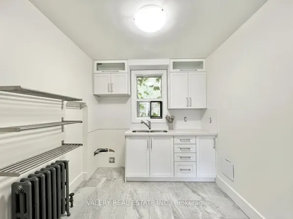 15 Stavebank Rd N, Mississauga, ON