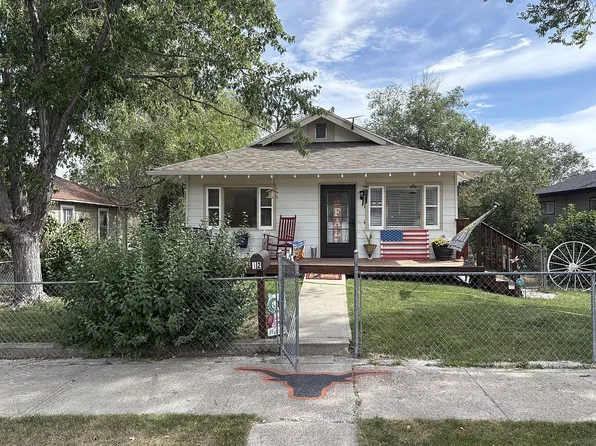 12 E Winthrop St, Newcastle, WY 82701