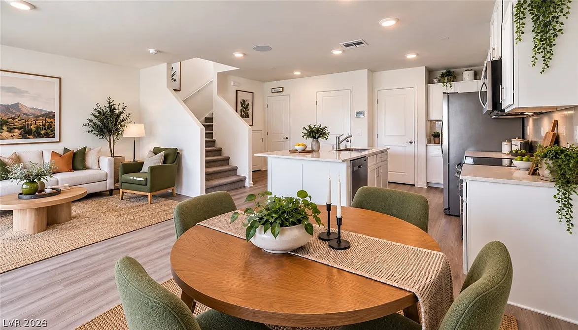 3 bed, 2.5 bath, 1419 sqft, $2,100 — Photo 2