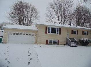 32 Evergreen Dr, Rochester, NY 14624