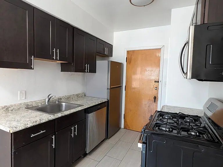 5425-33 W Martin Dr — Photo 10