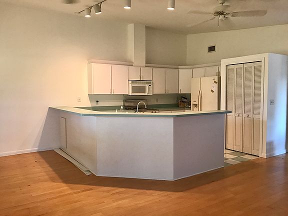 3rd image of 601 Kingswood Ave