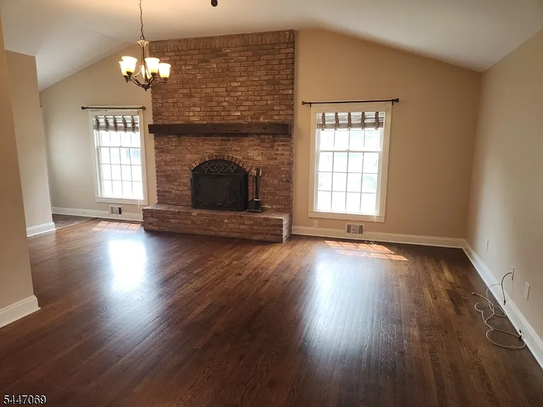 112 Brentwood Rd — Photo 5