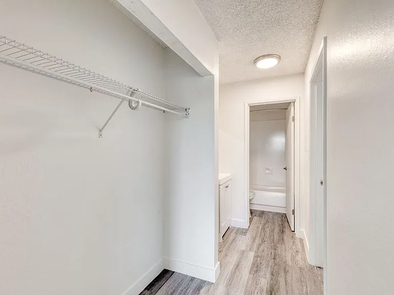 424 Callan Ave — Photo 7
