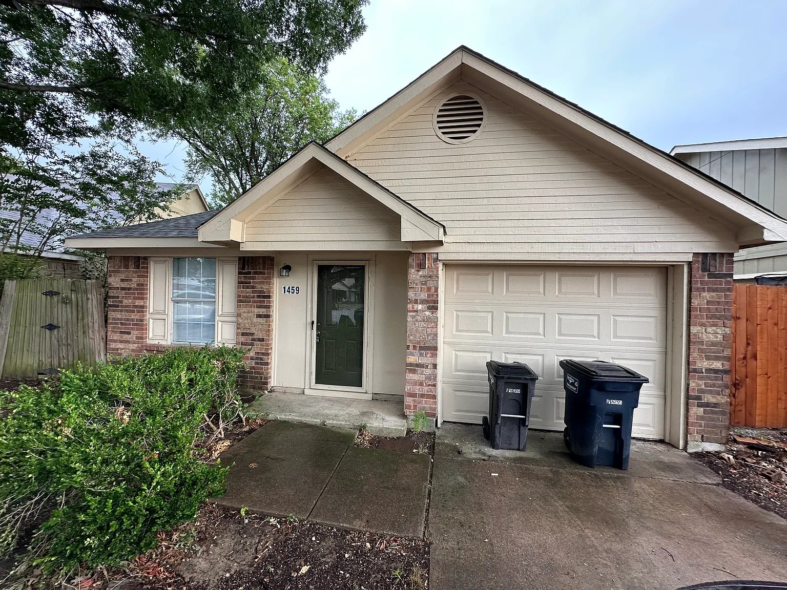 2 bed, 918 sqft, $1,495 — Photo 1