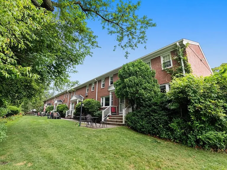 60 Lake St #I — Photo 21
