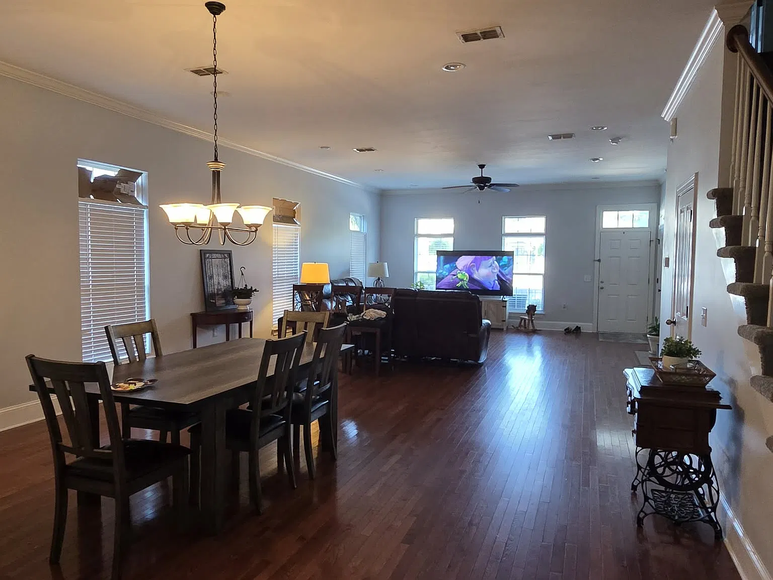 3 bed, 2.5 bath, 2200 sqft, $2,400 — Photo 3