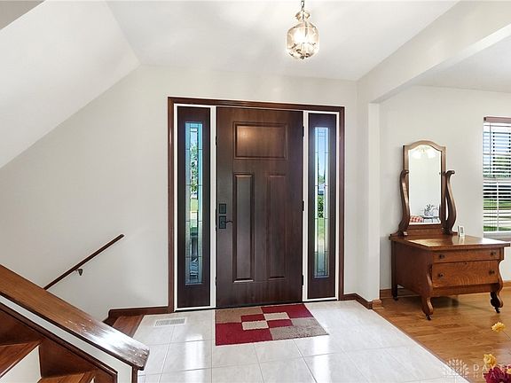 5th image of 3695 Meadowcourt Dr
