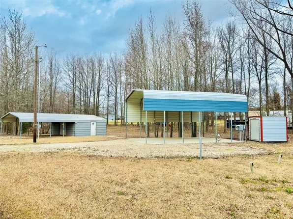 1063 Holiday Village Dr, Quitman, TX 75783