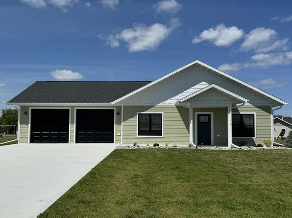 505 Garfield St SE, Warroad, MN 56763