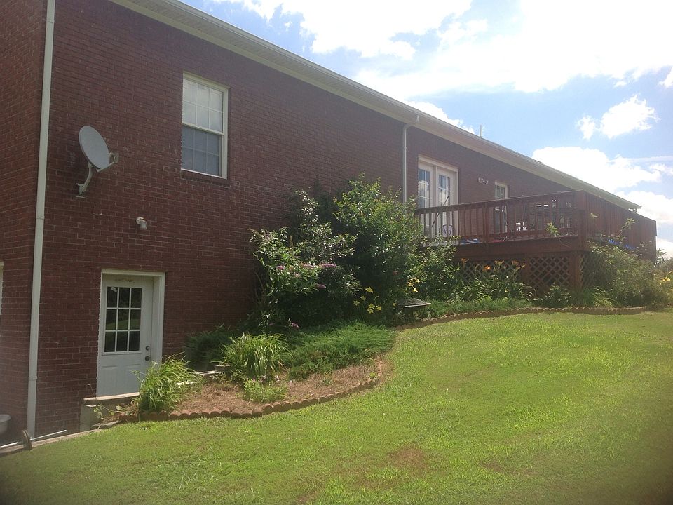 2nd image of 440 N Trojan Blvd
